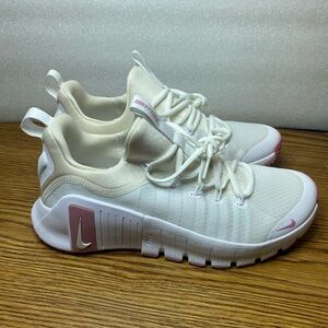 Nike Free Metcon 6  White Elemental Pink Running Shoes Sneaker Women’s Size 9.5